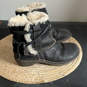 Ugg Kids Youth Leather Shearling Inside Boots Size 5